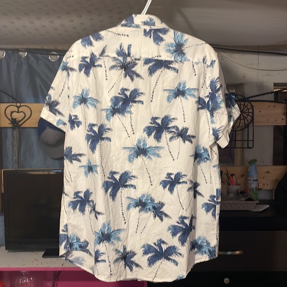 Denim & Flower  Ricky Singh collection short sleeve button down shirt. - Picture 3 of 3